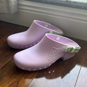 Calzuro purple clogs